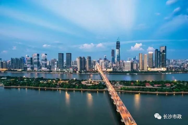 以城市，見(jiàn)未來(lái)；與城市，共成長(zhǎng)